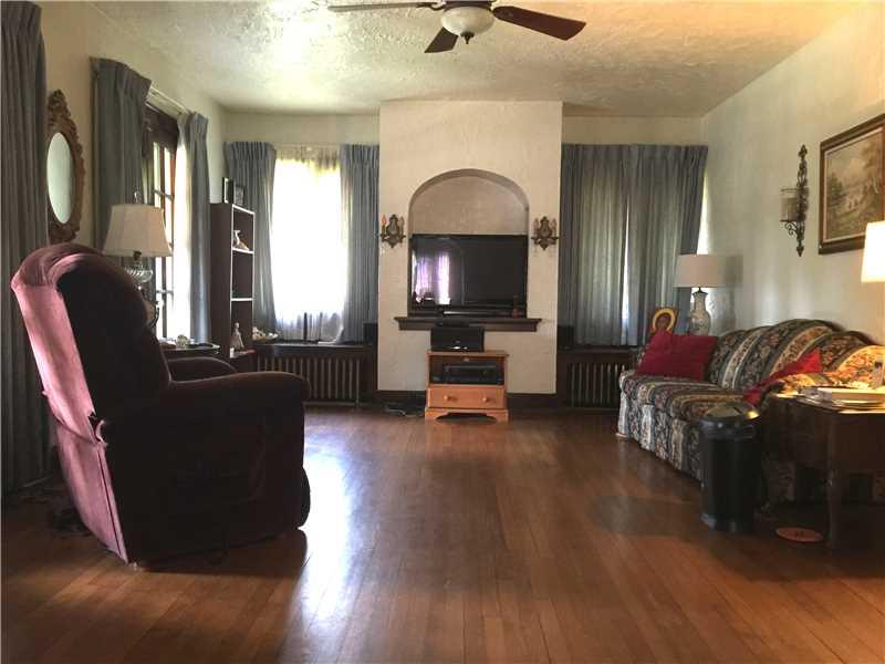 317 Hawthorne Road Pittsburgh, PA 15209 - Photo 4 of 13 Living Room.