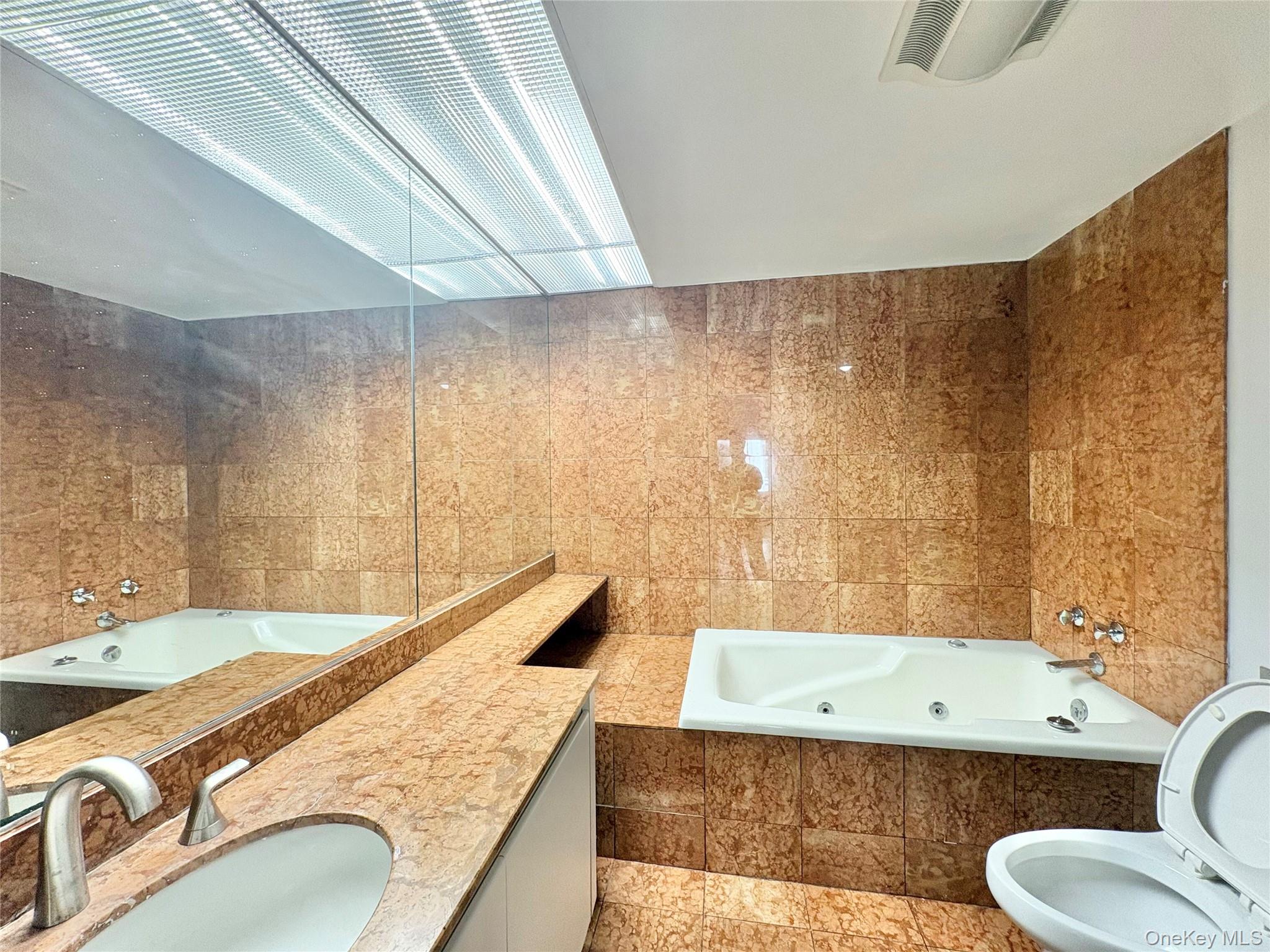 100 Cutter Mill Road, Unit 3H Great Neck, NY 11021 - Photo 7 of 17 Gallery Image 7