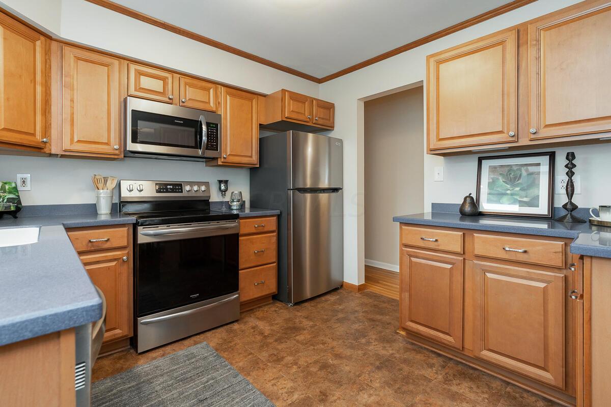 2519 Cranford Road Columbus, OH 43221 - Photo 10 of 37 Beautiful maple cabinets on 3 walls of the kitchen, providing an abundance of storage space.