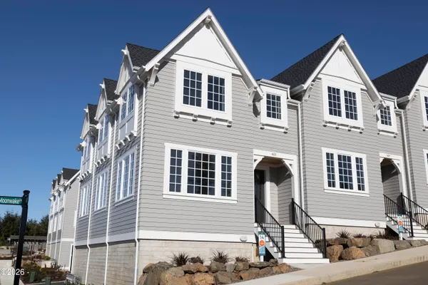 $879,000 | 401 Northeast Moonwake Lane, Depoe Bay, OR 97341