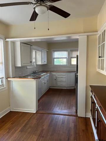 $1,400 | 1114 South Broadway Avenue, Tyler, TX 75701