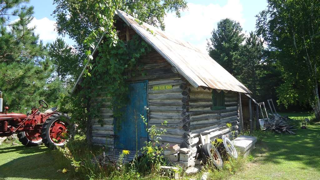 1799 Grove Road Standish, MI 48658 - Photo 4 of 20 1808935-3.JPG