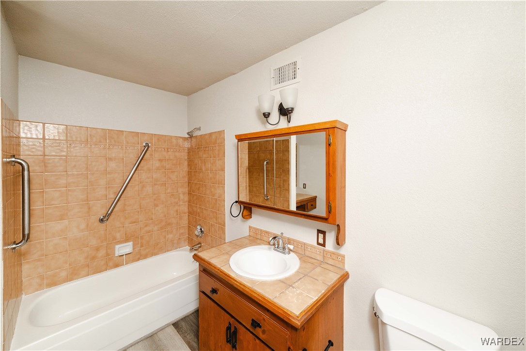 2063 East Sundown Road Kingman, AZ 86409 - Photo 22 of 40 Full bath featuring toilet, vanity, shower / washtub combination, and visible vents