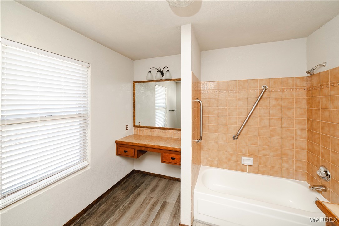 2063 East Sundown Road Kingman, AZ 86409 - Photo 23 of 40 Bathroom with wood finished floors and bathing tub / shower combination