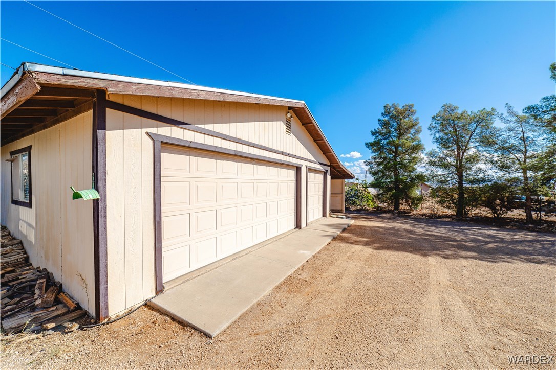 2063 East Sundown Road Kingman, AZ 86409 - Photo 34 of 40 View of detached garage