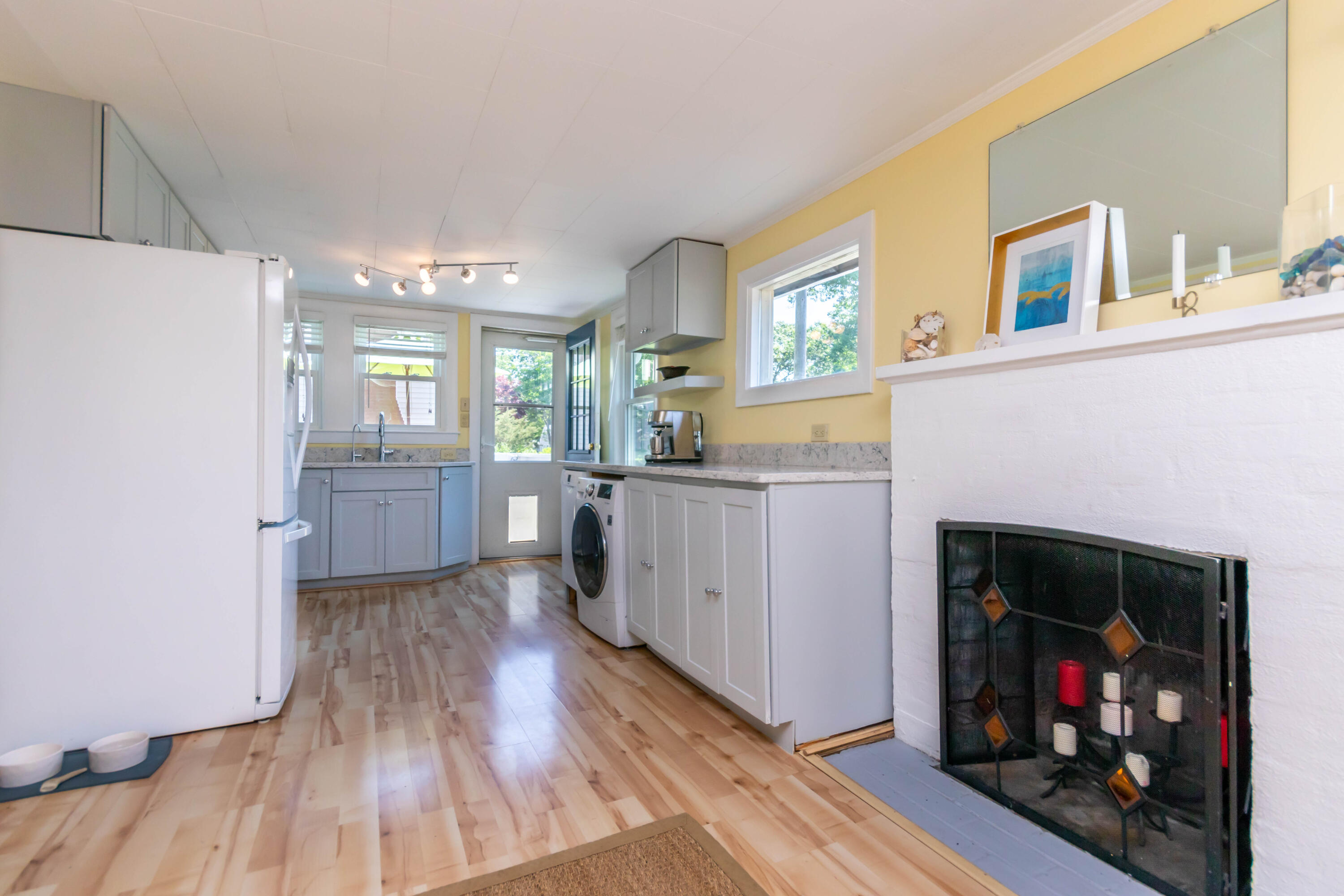 17 Ivy Street Wareham, MA 02571 - Photo 9 of 31 a living room with furniture and a fireplace