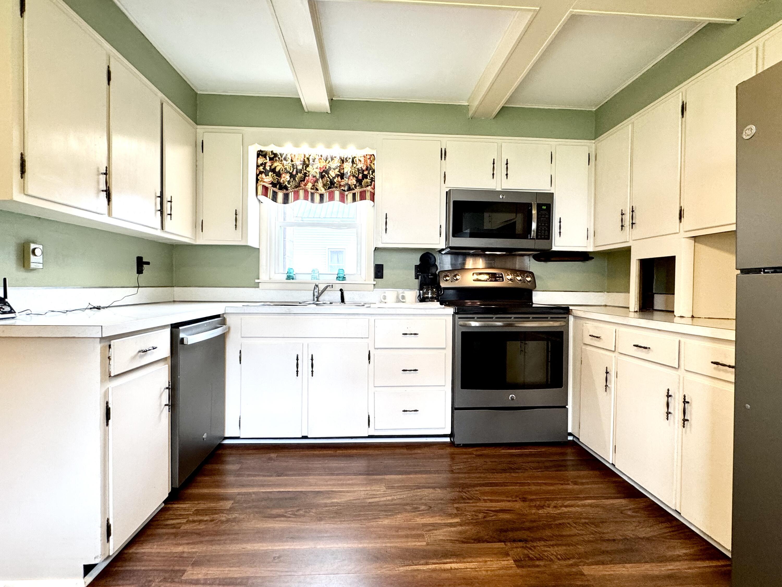8 Chapman Street Rouses Point, NY 12979 - Photo 4 of 48
