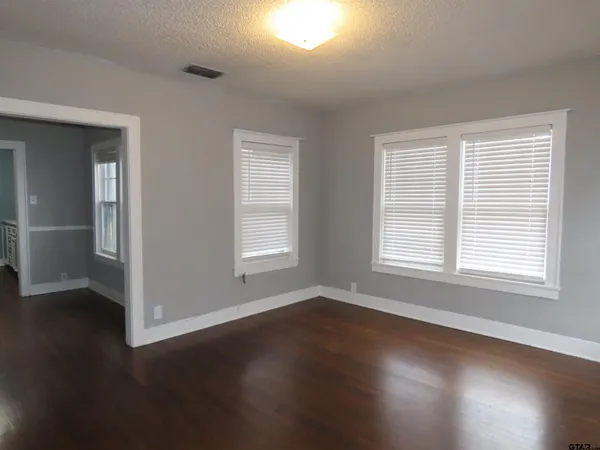 $850 | 502 South Fannin Avenue, Unit 202, Tyler, TX 75702