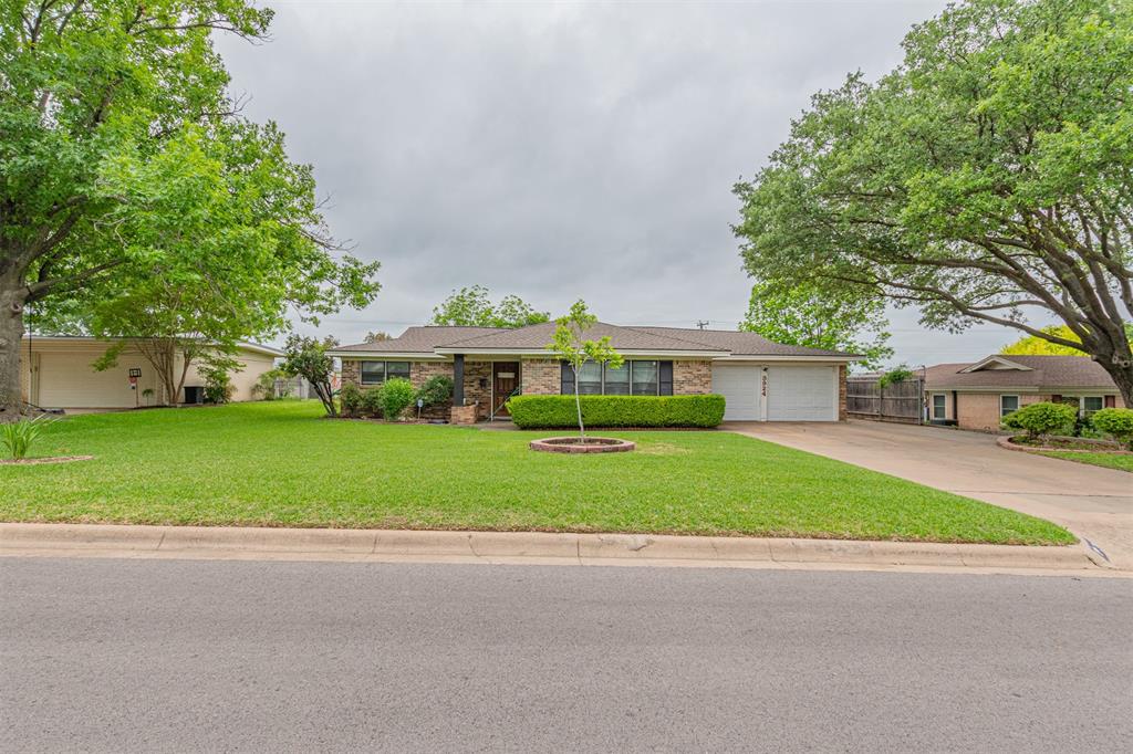 3924 Westerly Road Benbrook, TX 76116 - Photo 2 of 32
