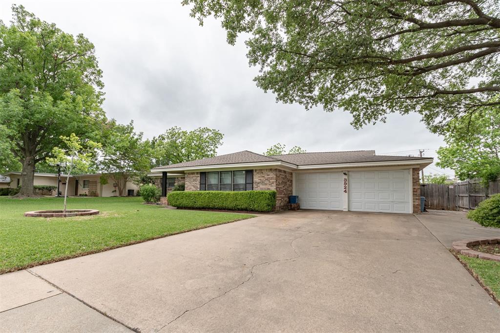3924 Westerly Road Benbrook, TX 76116 - Photo 4 of 32
