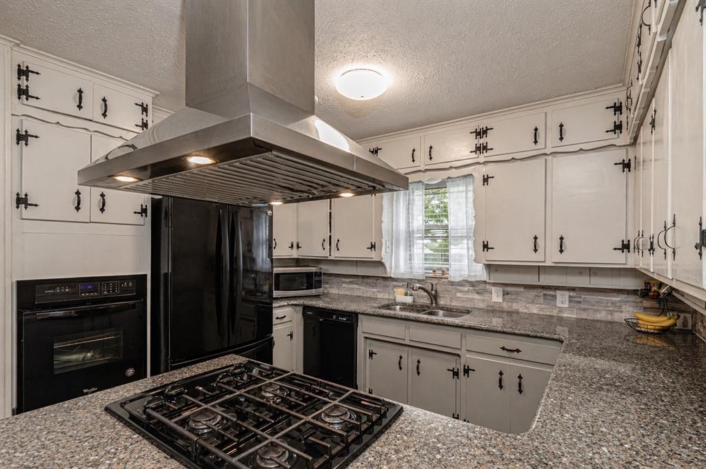 3924 Westerly Road Benbrook, TX 76116 - Photo 9 of 32