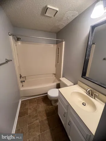 $1,550 | 1117 Davis Street, Wilmington, DE 19802