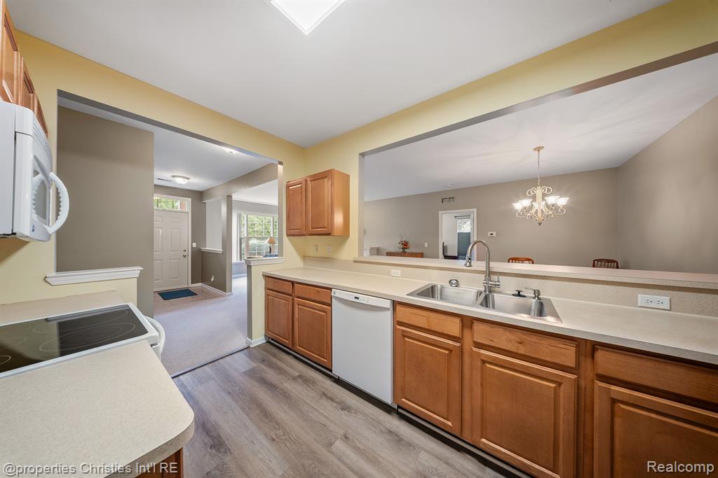 1758 Flagstone Circle, Unit 3 Rochester, MI 48307 - Photo 9 of 21 Gallery Image 9