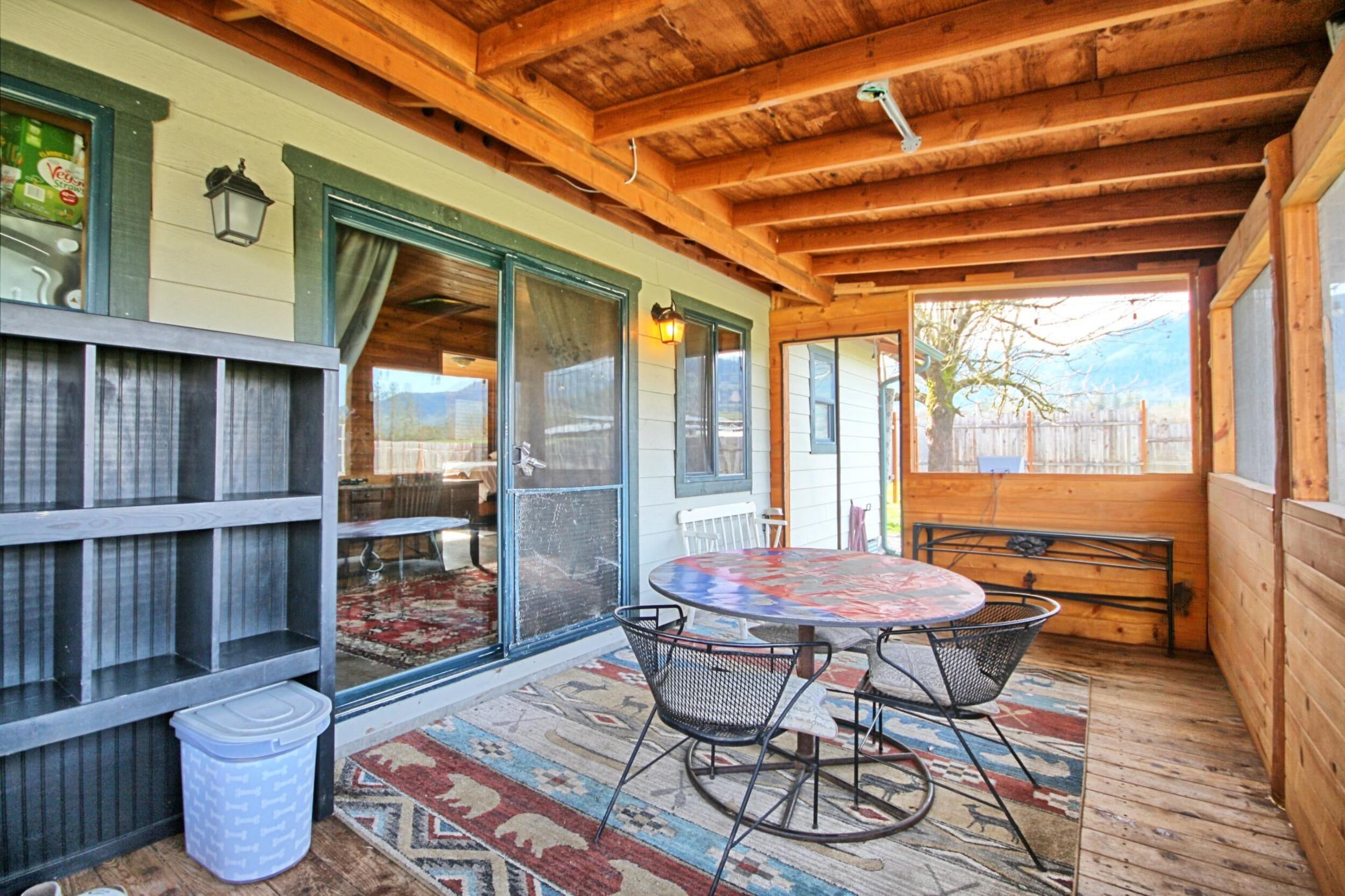 17275 Water Gap Road Williams, OR 97544 - Photo 28 of 48 IMG_9385_6_7_easyHDR-interior2-fotor-202