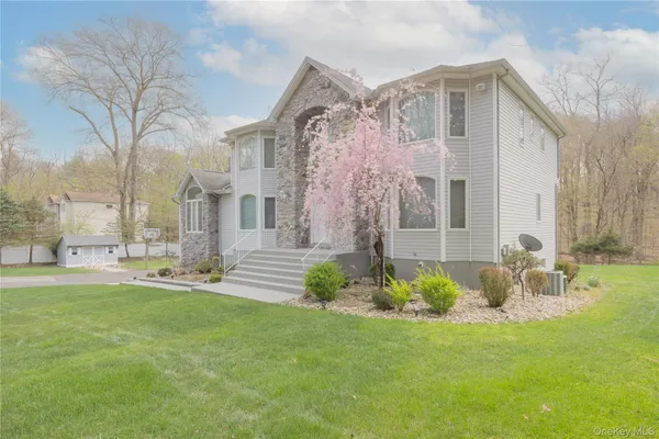 $1,599,000 | 774 Haverstraw Road, Suffern, NY 10901
