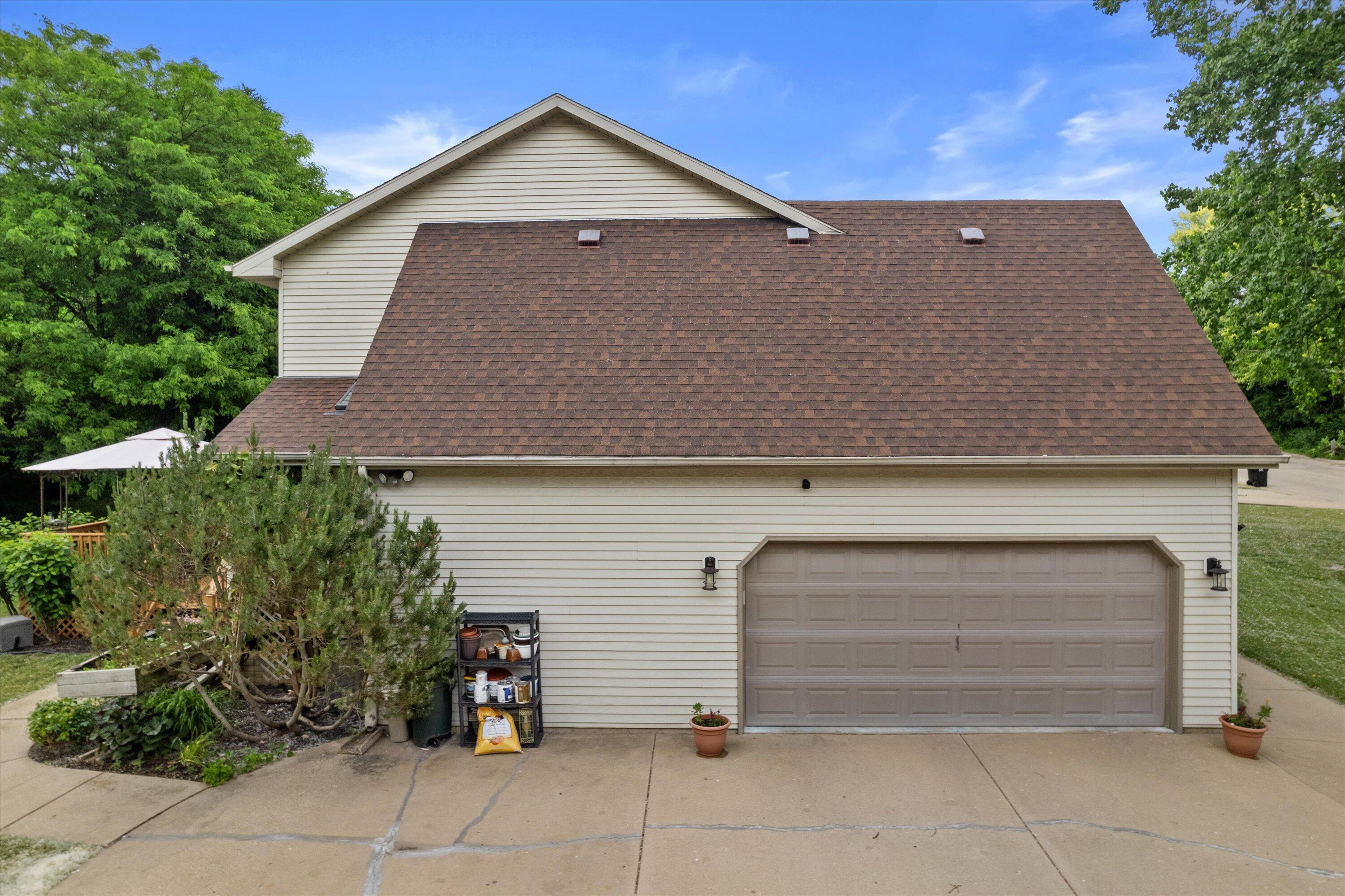 3250 Wood Road Mount Pleasant, WI 53406 - Photo 6 of 61 Garage