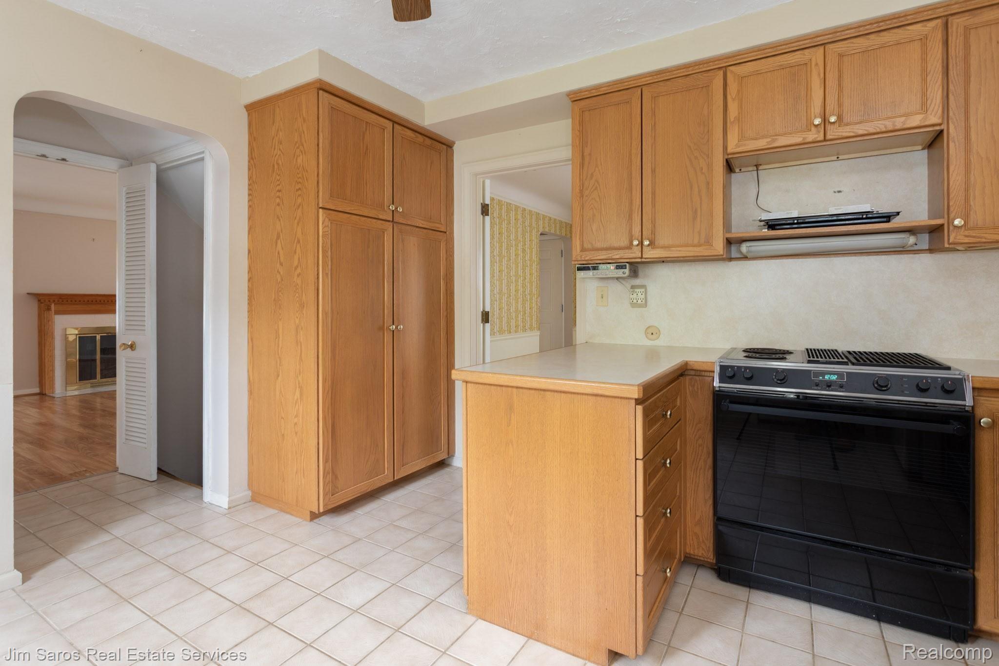 1680 Fairholme Road Grosse Pointe, MI 48236 - Photo 11 of 29 18.jpg