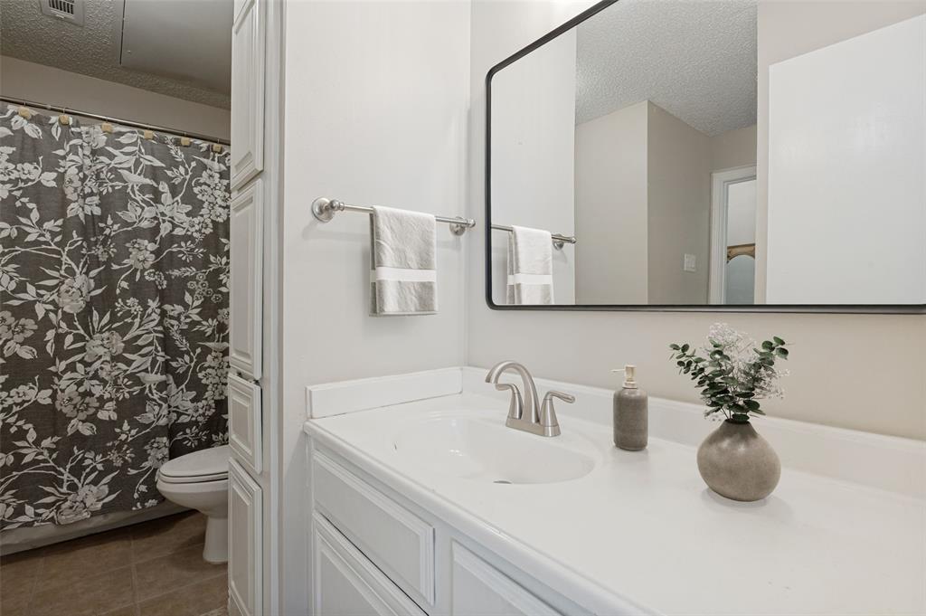 14277 Preston Road, Unit 1012 Dallas, TX 75254 - Photo 6 of 13 Ensuite Primary Bathroom