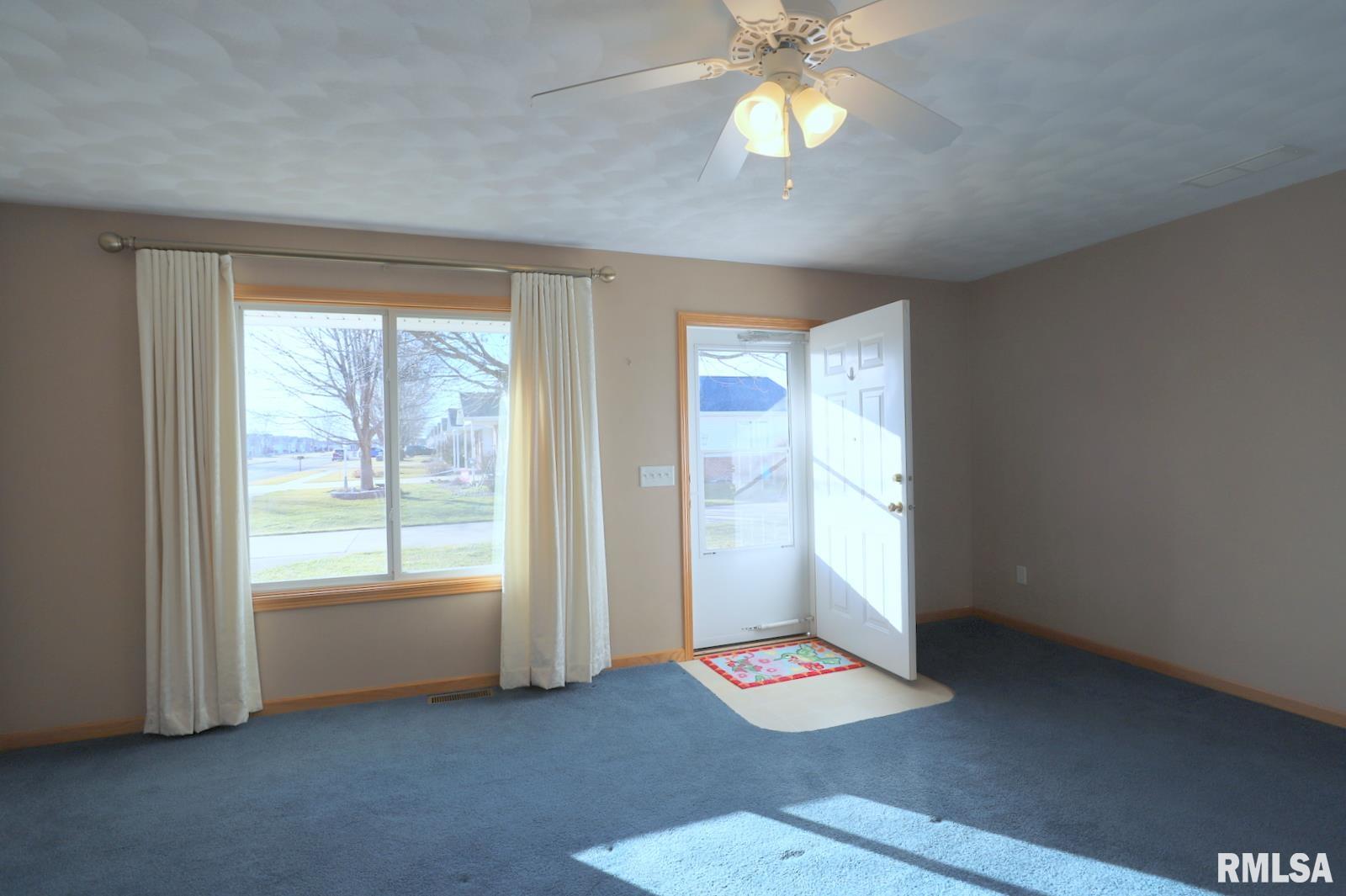 109 Easy Street Washington, IL 61571 - Photo 5 of 34 Gallery Image 5