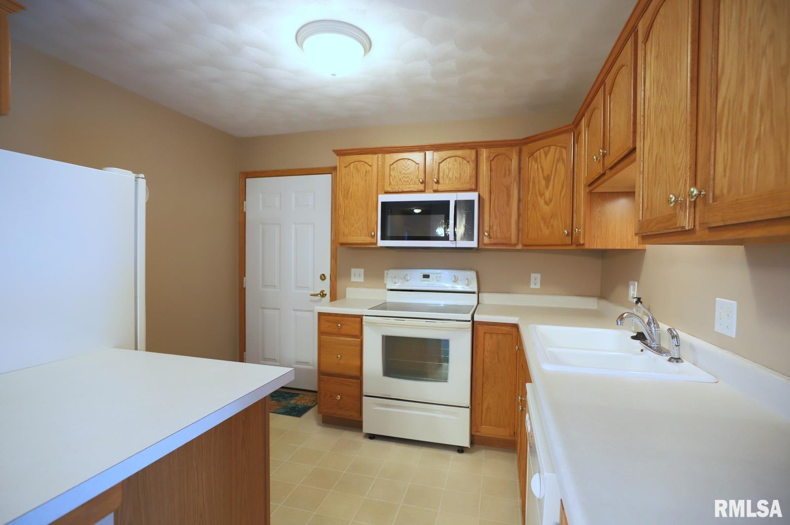 109 Easy Street Washington, IL 61571 - Photo 7 of 34 Gallery Image 7