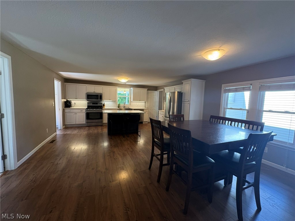 9120 Howland Springs Road Southeast Warren, OH 44484 - Photo 2 of 19