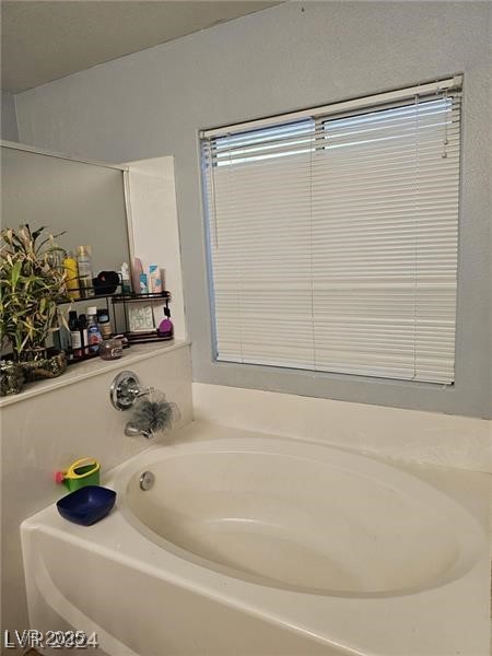 8128 Calico Wind Street Las Vegas, NV 89131 - Photo 9 of 17 Master tub