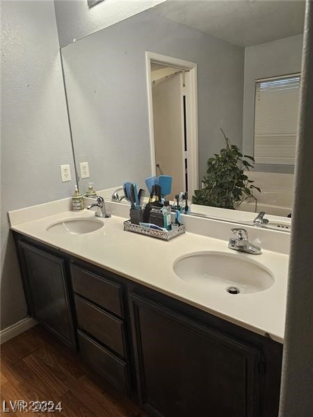 8128 Calico Wind Street Las Vegas, NV 89131 - Photo 10 of 17 Master Vanity