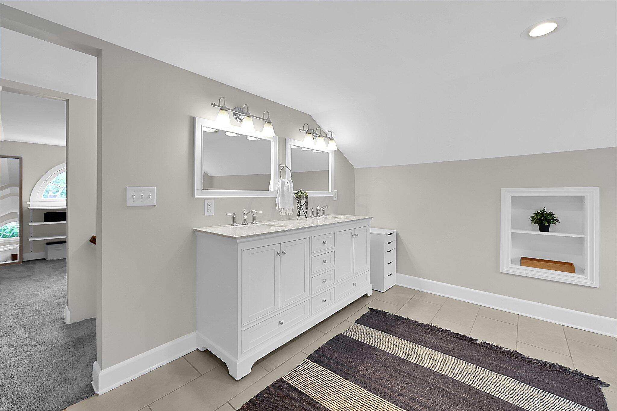 51 Glencoe Road Columbus, OH 43214 - Photo 24 of 41 En Suite (3rd Level)
