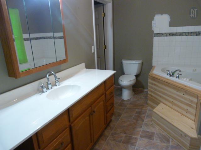 2243 Pocahontas Road Morrison, TN 37357 - Photo 8 of 22 Master bath has whirlpool tub