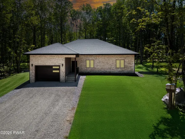 $589,900 | 18 Osprey Circle, Lake Ariel, PA 18436