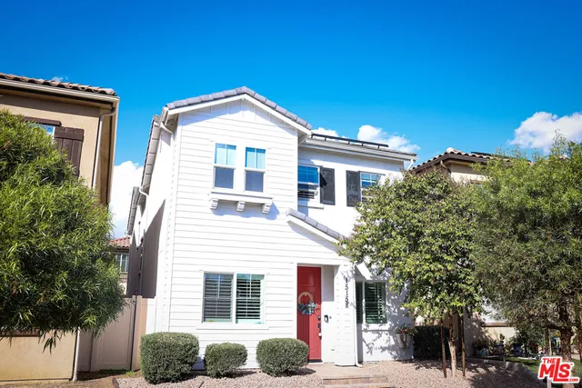a view of house with a yard