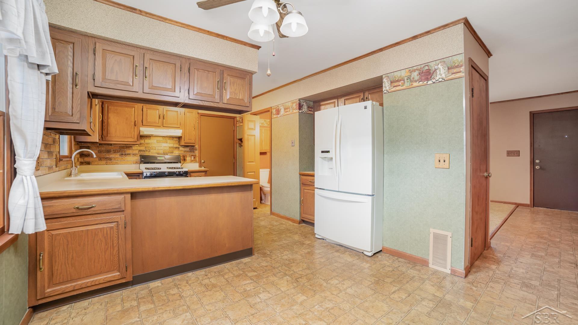 7865 North River Road Freeland, MI 48623 - Photo 8 of 31