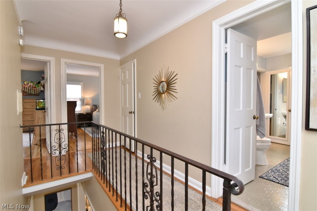 2556 Fenwick Road Cleveland, OH 44118 - Photo 20 of 40 Second floor landing