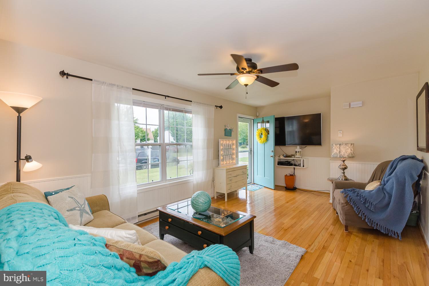 10 9th Street Ridgely, MD 21660 - Photo 5 of 29 Lots of natural light