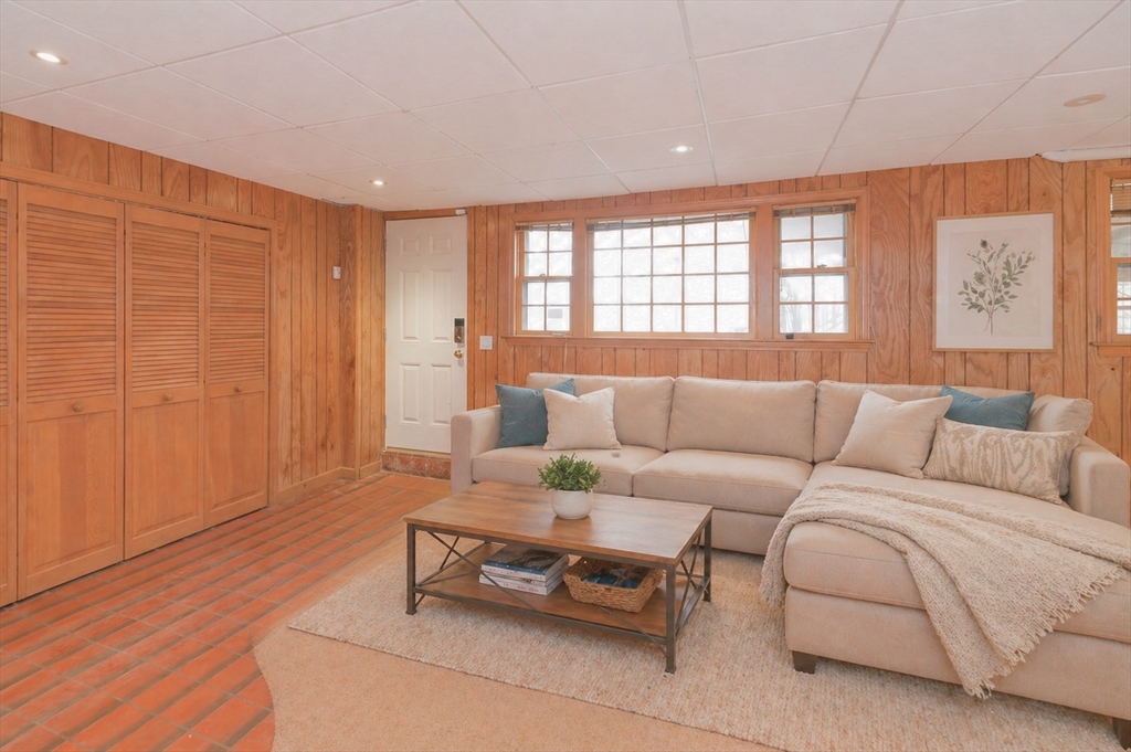 62 Ledgewood Road Framingham, MA 01701 - Photo 34 of 40 Gallery Image 34