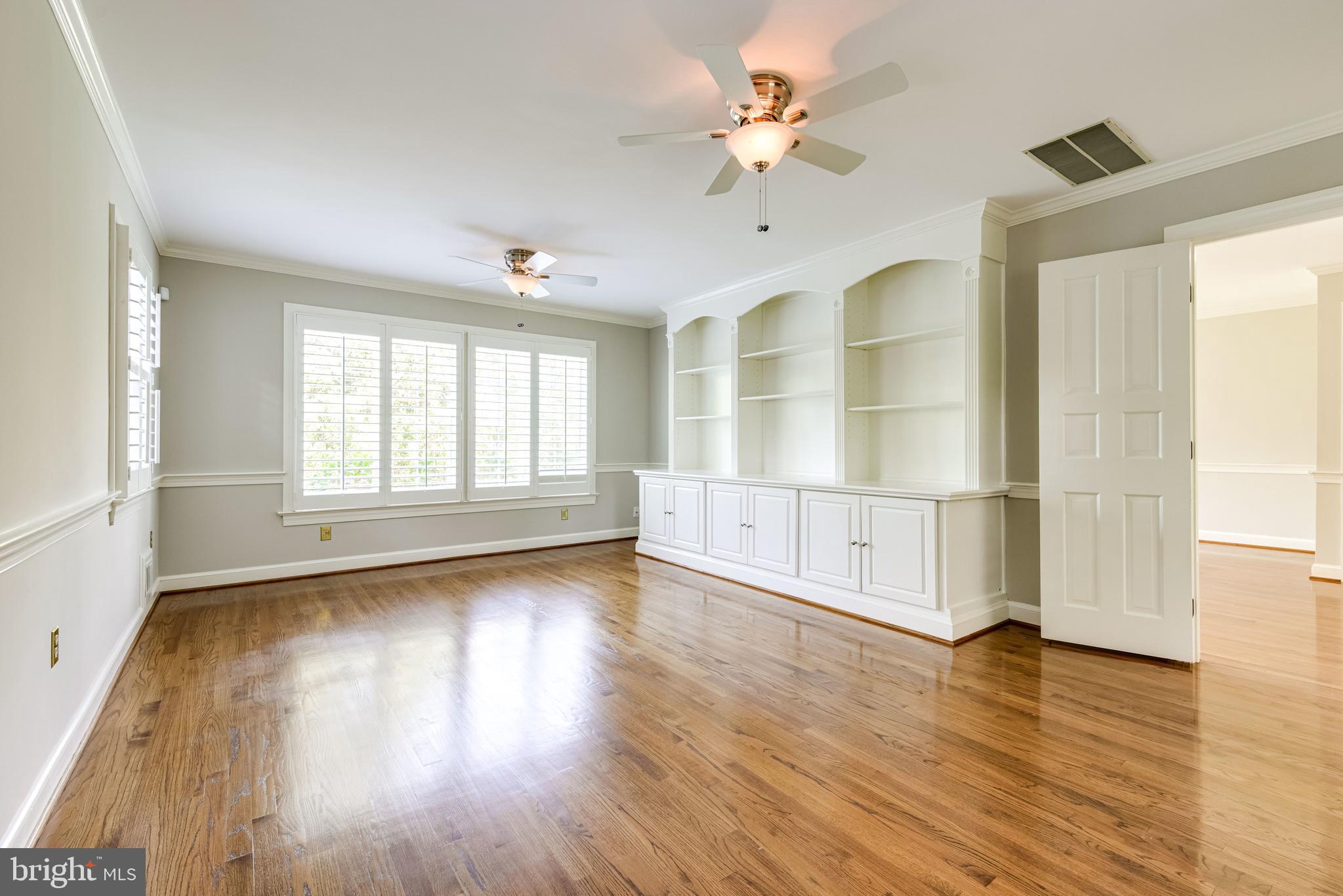 7854 Southdown Road Alexandria, VA 22308 - Photo 22 of 48 Informal living room