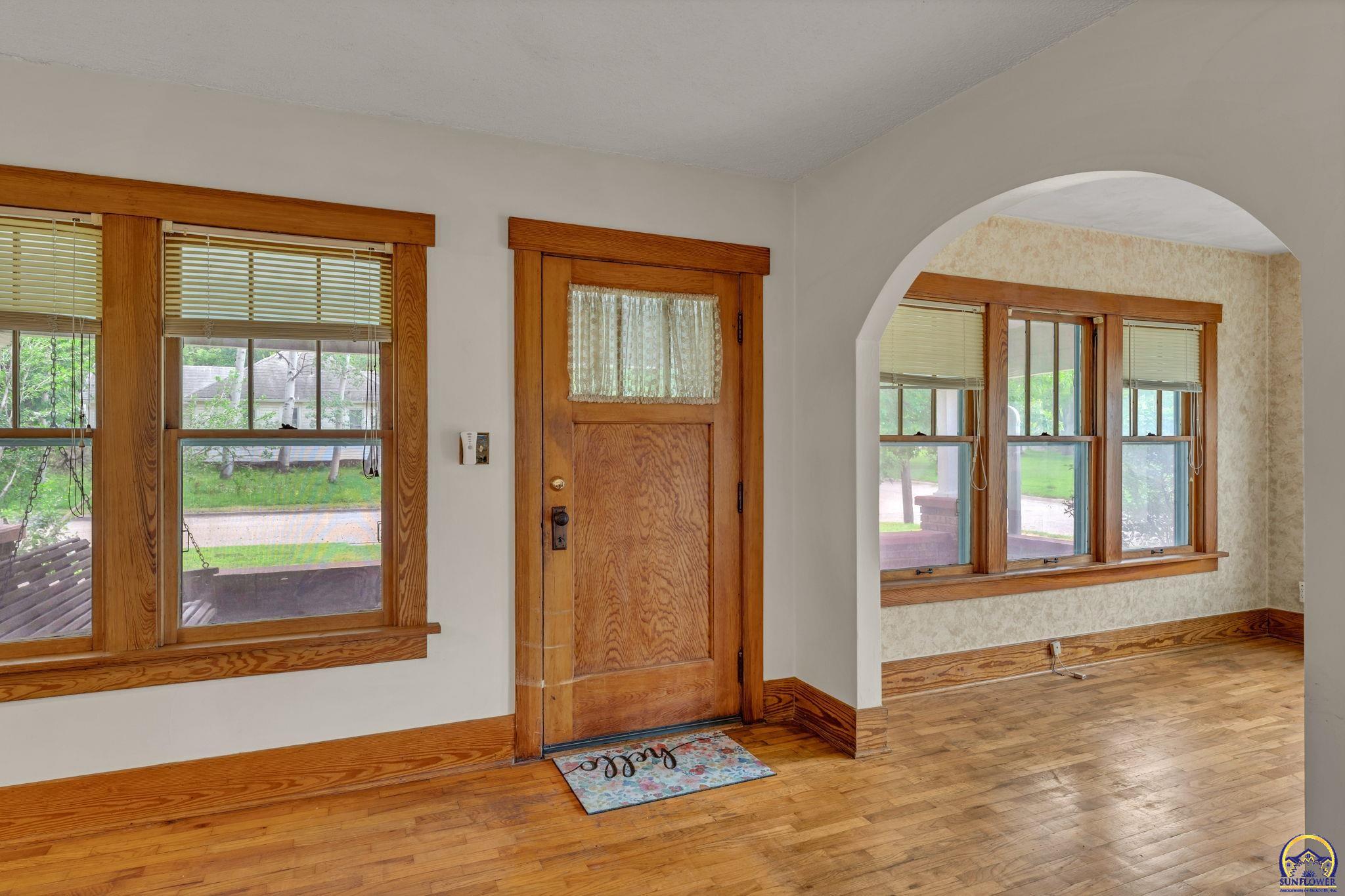 3324 Southwest Front Street Topeka, KS 66606 - Photo 10 of 38