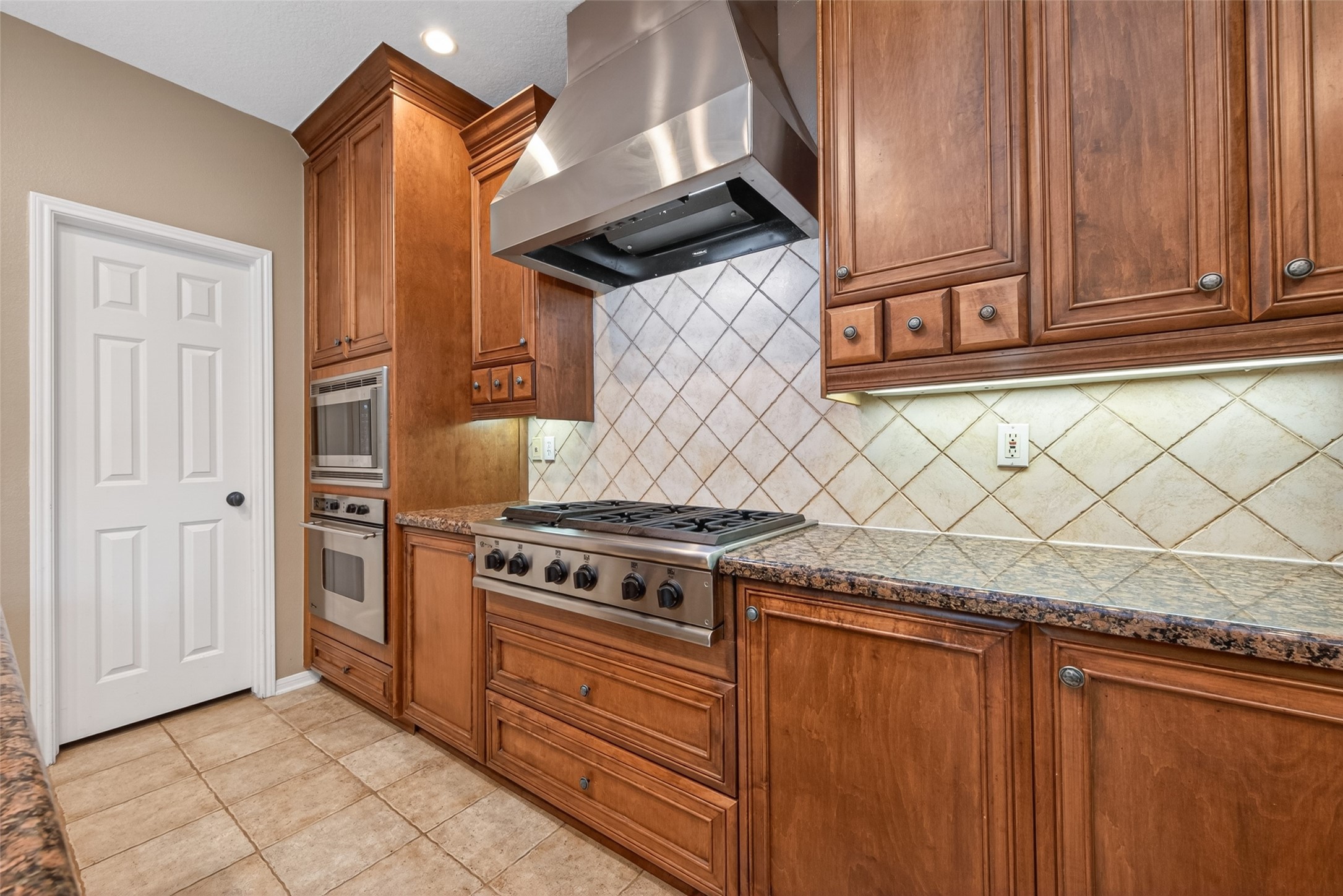 10 Mirror Ridge Drive The Woodlands, TX 77382 - Photo 16 of 48