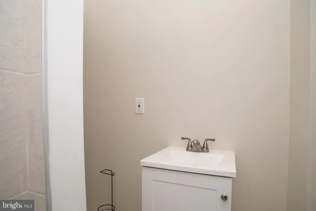 $2,825 | 438 Andover Road, Fairless Hills, PA 19030