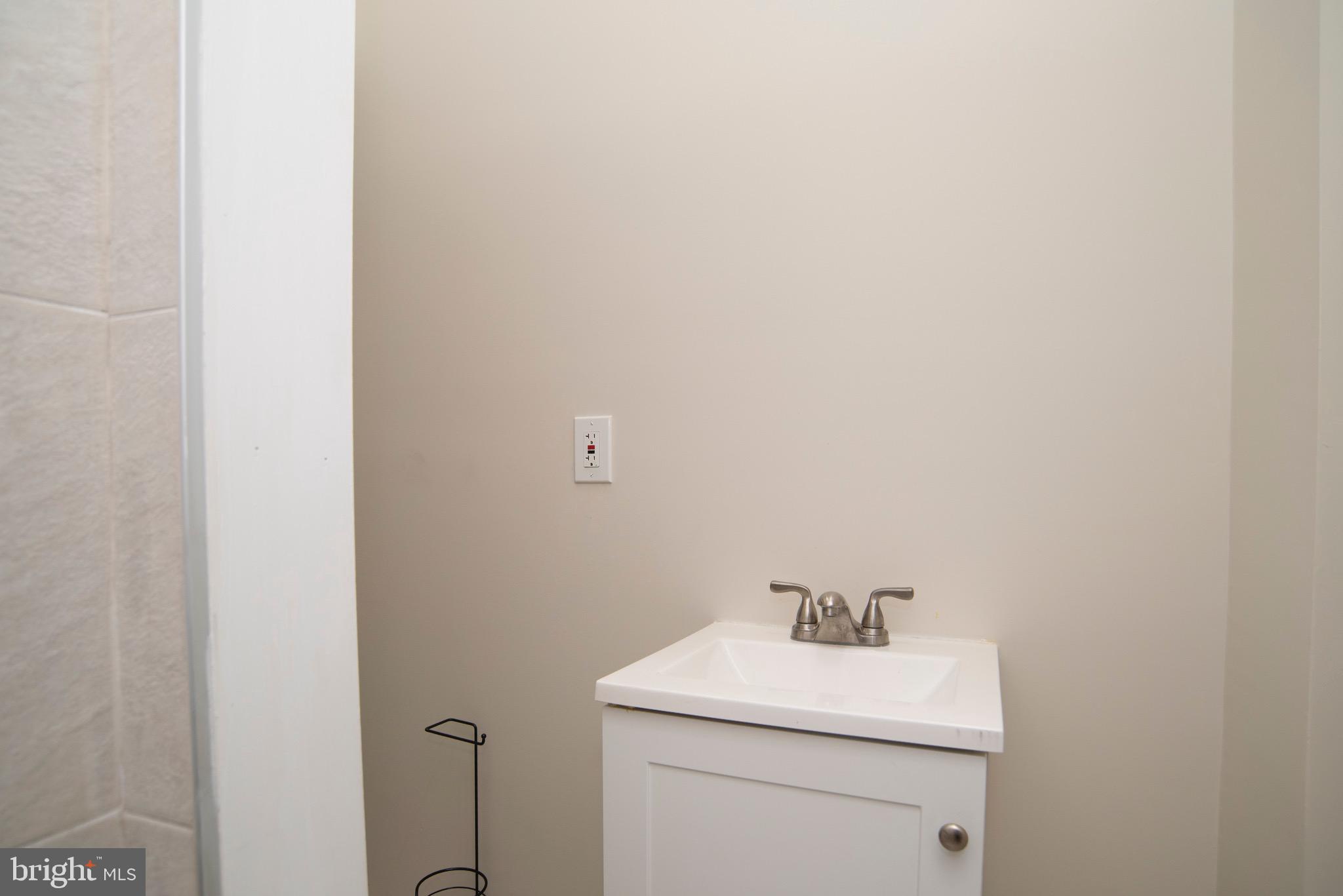 438 Andover Road Fairless Hills, PA 19030 - Photo 36 of 41 Full bathroom