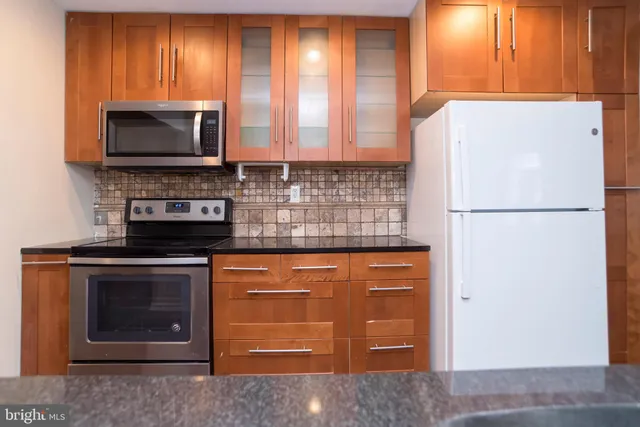 $2,825 | 438 Andover Road, Fairless Hills, PA 19030