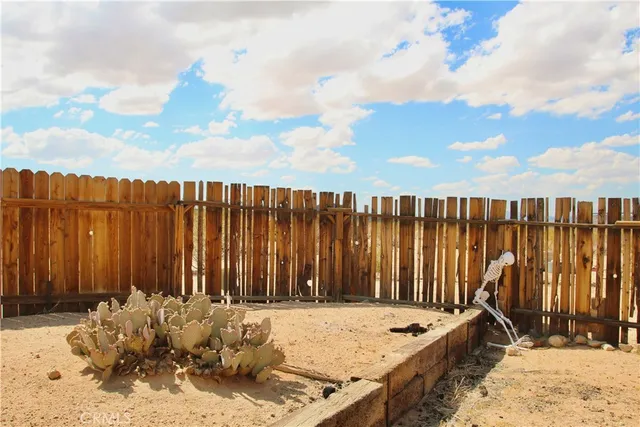 $339,999 | 1910 Artesia Avenue, Landers, CA 92285