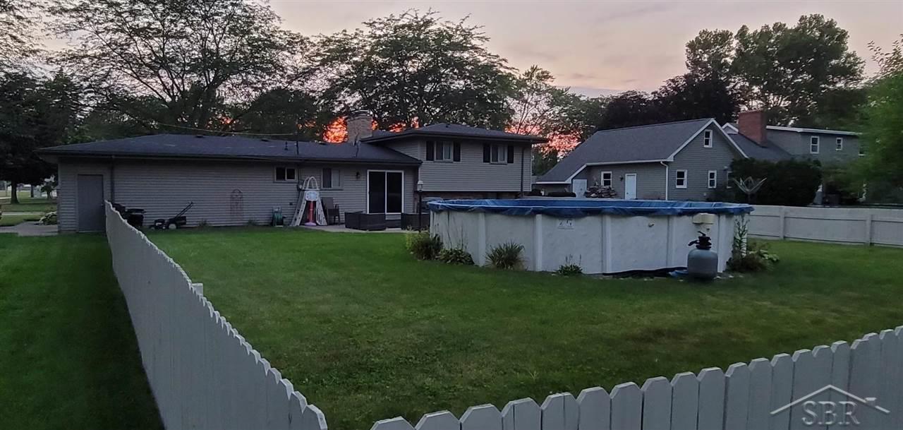 525 Stoneham Road Saginaw, MI 48638 - Photo 6 of 29 50052704-5.JPG