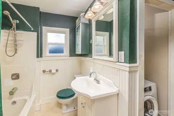 $975,000 | 2315 East Spring Street, Seattle, WA 98122