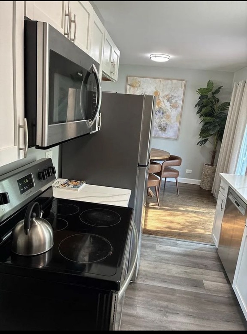 436 Springhill Drive Roselle, IL 60172 - Photo 5 of 11 a kitchen with a stove and a microwave