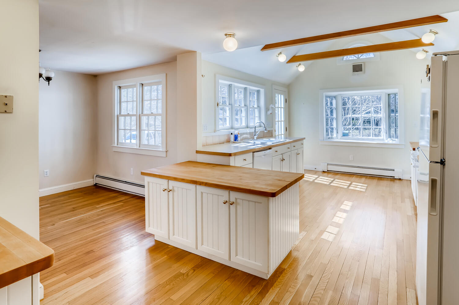 20 Harbor View Road Vineyard Haven, MA 02568 - Photo 11 of 34 Gallery Image 11
