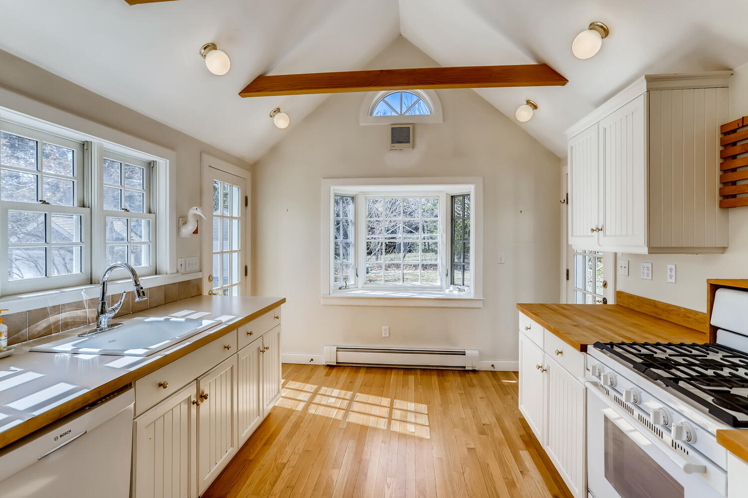 20 Harbor View Road Vineyard Haven, MA 02568 - Photo 16 of 34 Gallery Image 16