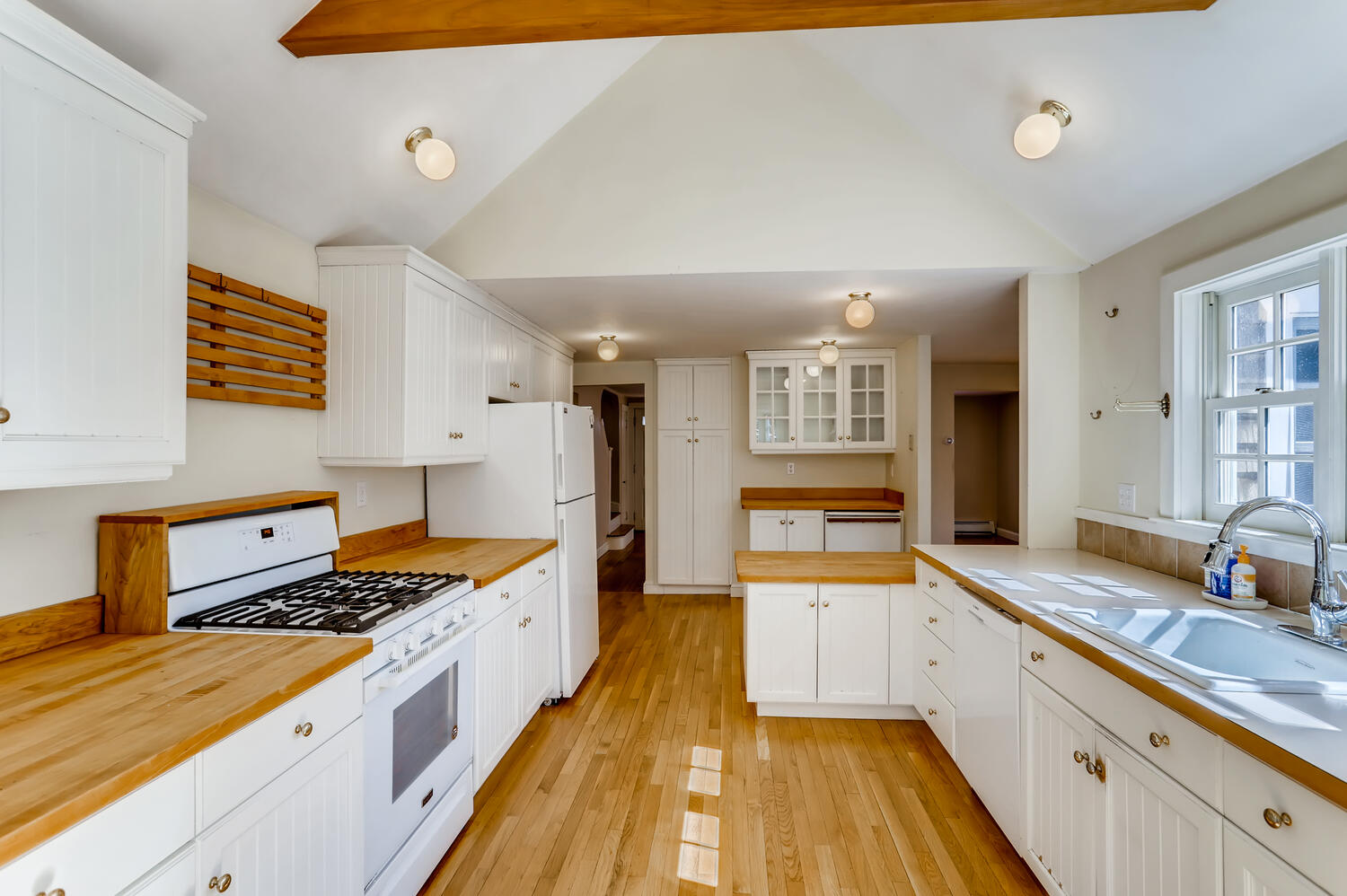 20 Harbor View Road Vineyard Haven, MA 02568 - Photo 17 of 34 Gallery Image 17