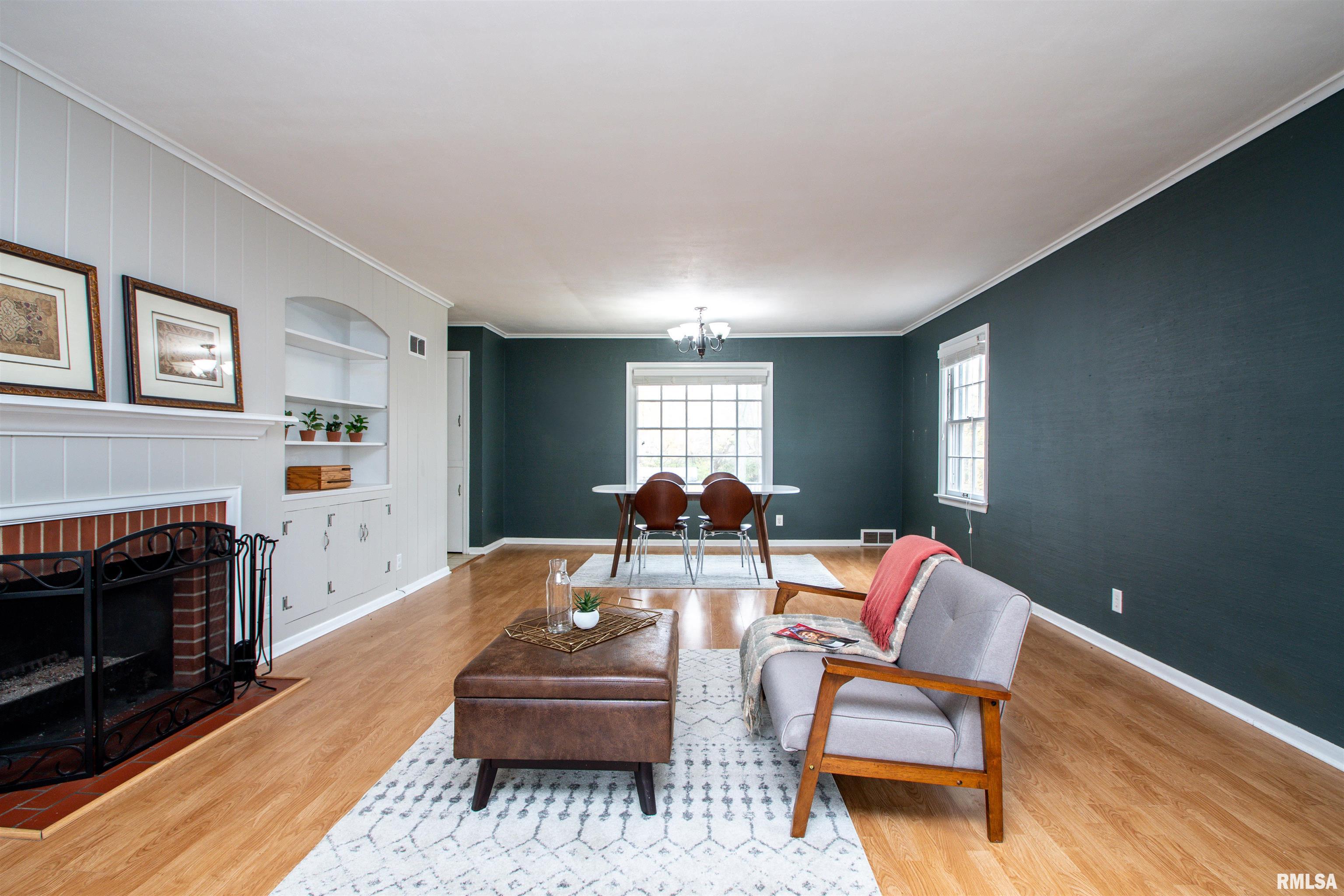 423 West Stonegate Road Peoria, IL 61614 - Photo 3 of 47 Gallery Image 3