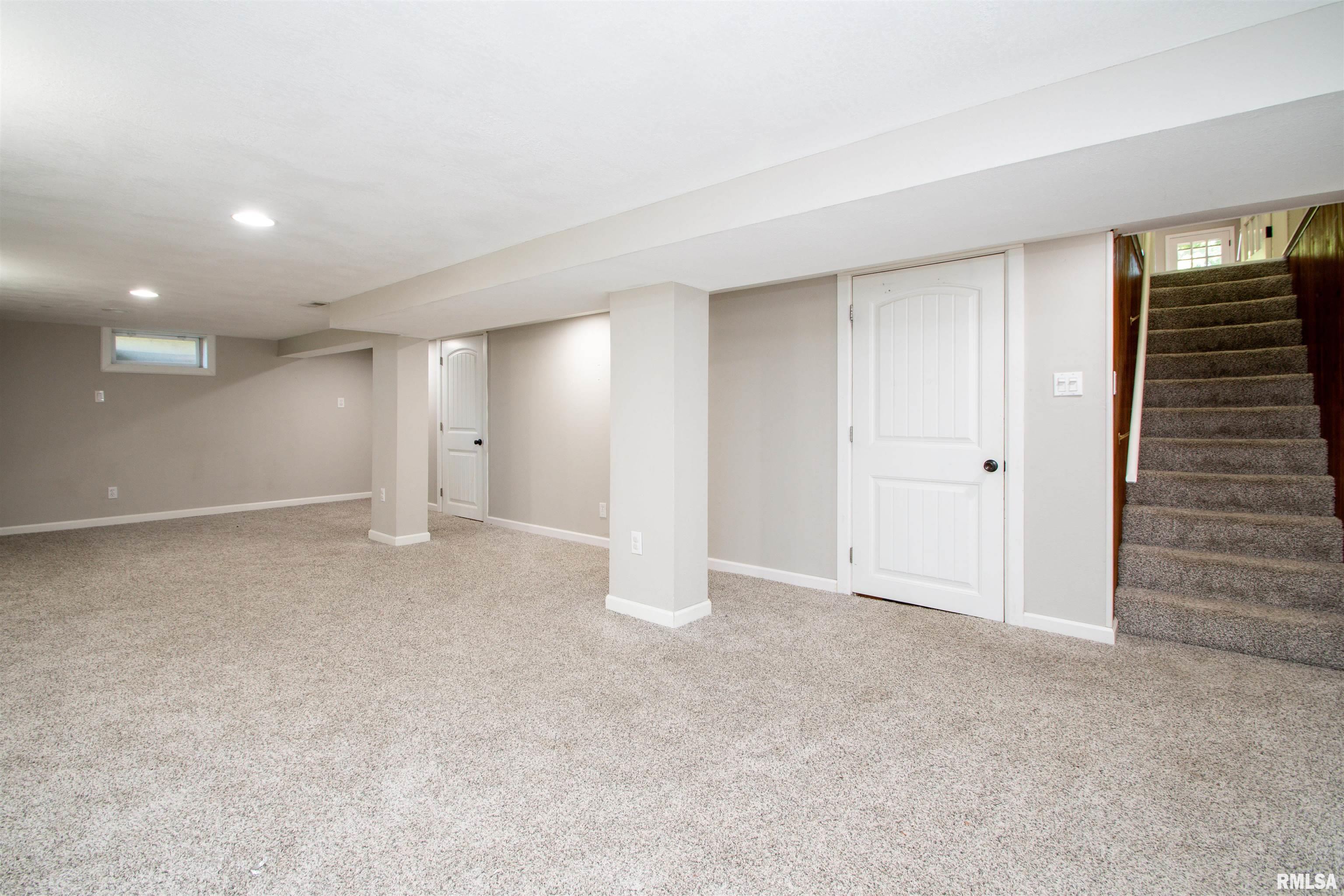 423 West Stonegate Road Peoria, IL 61614 - Photo 35 of 47 Gallery Image 35